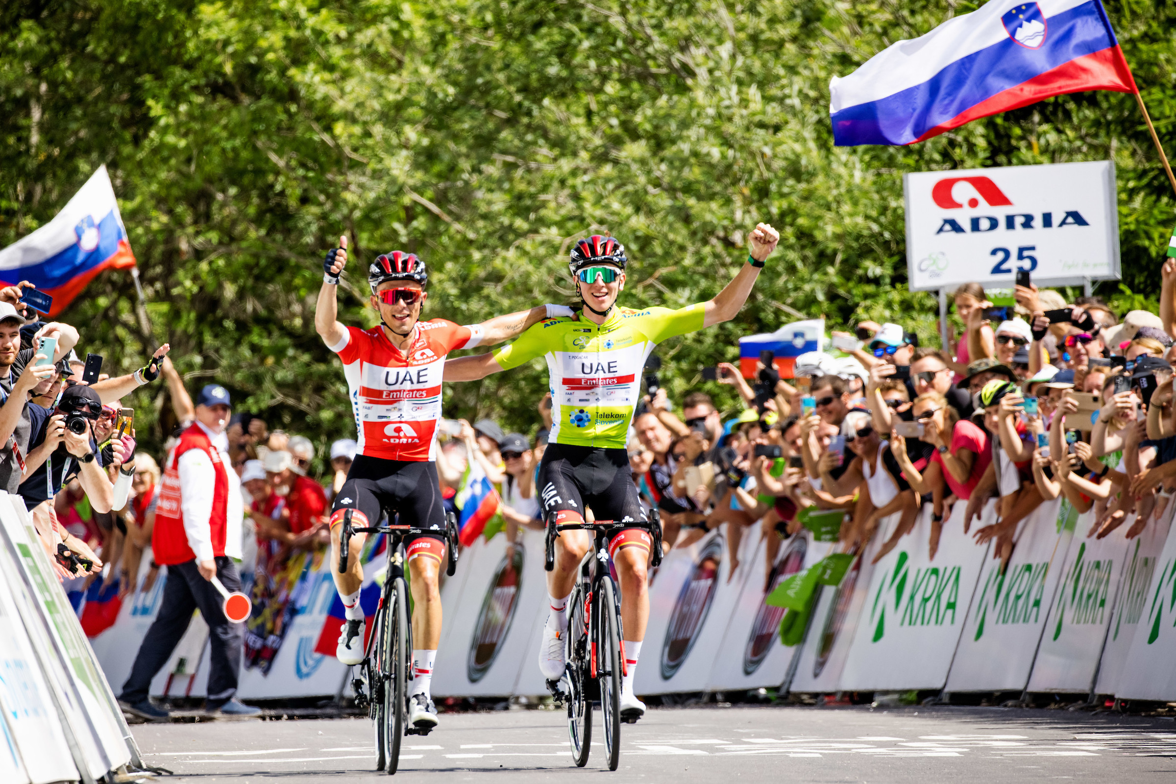 Majka & Pogačar join forces for another team triumph 